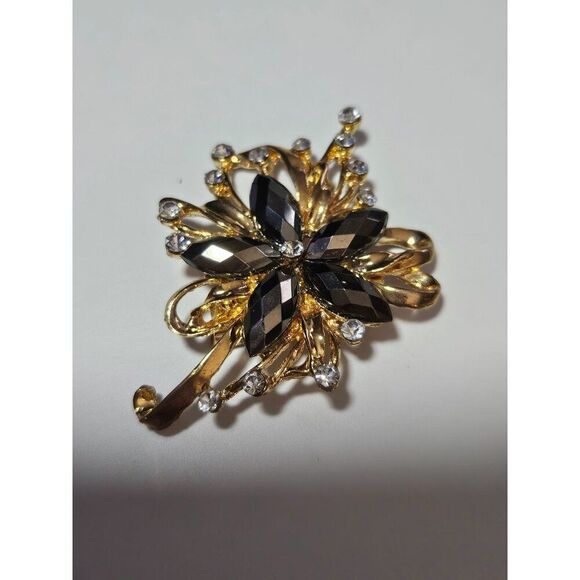 **Sale** Gold tone rhinestone flower brooch - Picture 7 of 9